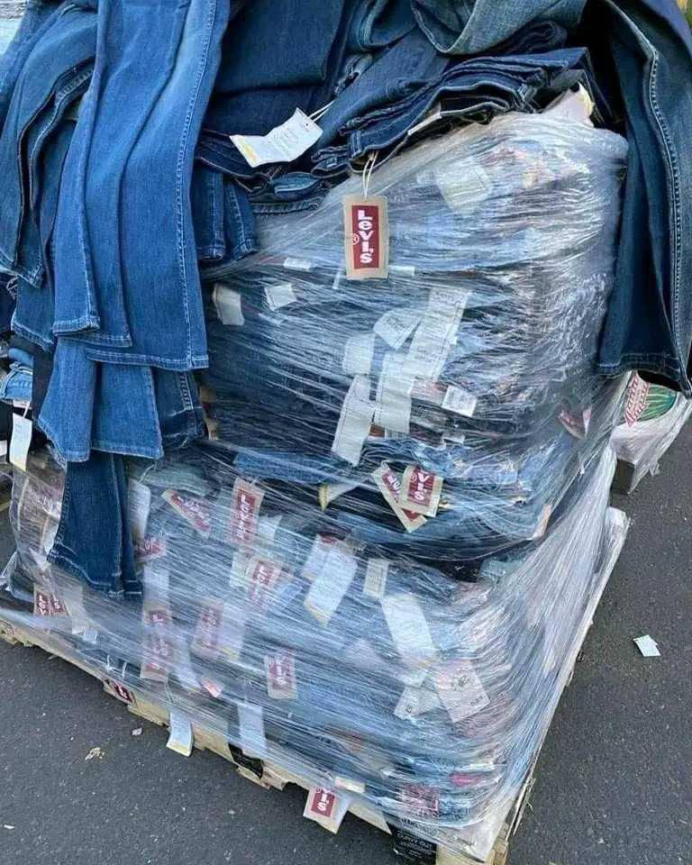 Mixed Jeans 300 Pieces Per Pallet