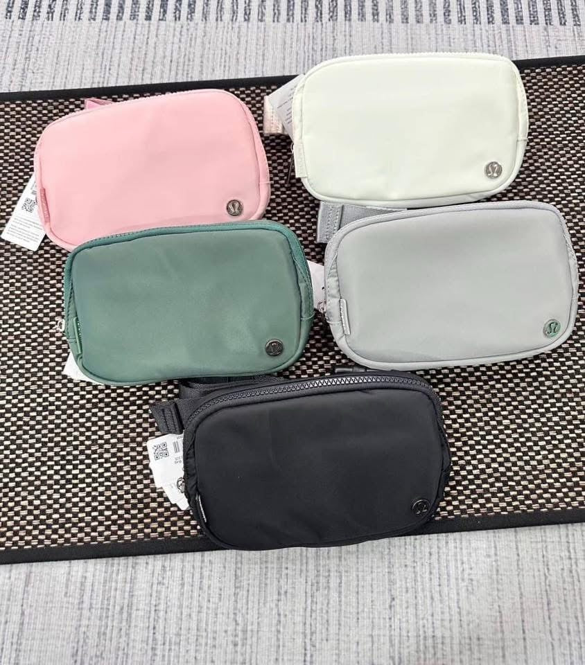 Lululemon clothing and accessories (350 pieces per pallet)