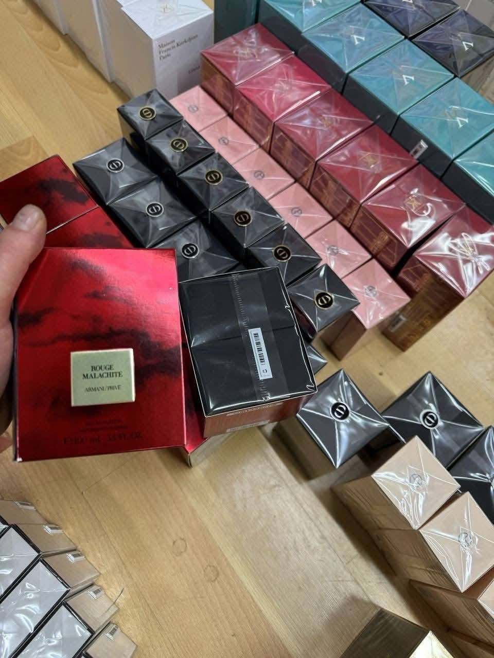 Mixed Perfumes pallets: 1000 Pieces Per Pallet